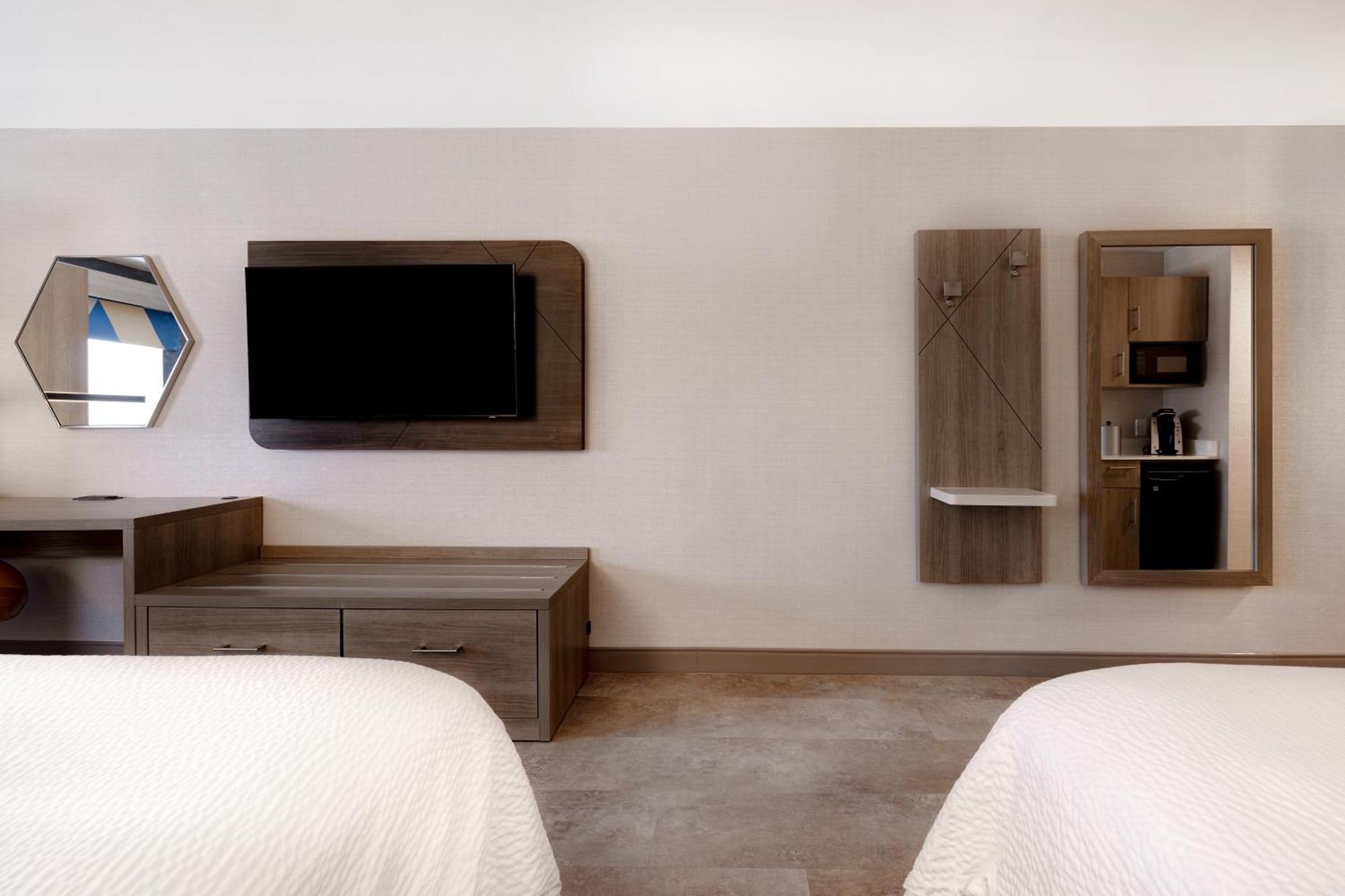 Hotel Express & By Ihg
